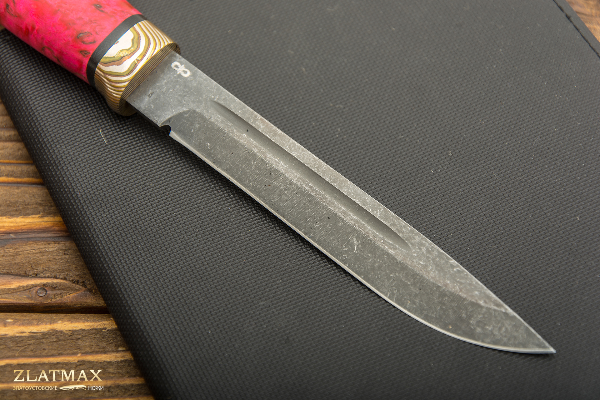 Нож Финка-3 c формованными ножнами (ELMAX, Стабилизированная карельская береза красная, Мокумэ-ганэ, Обработка клинка Stonewash)