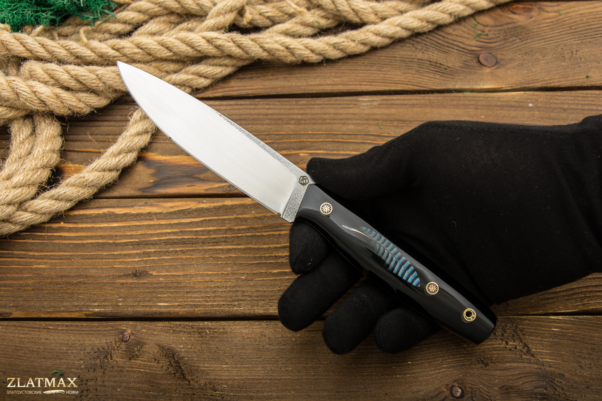 Нож Стинг с формованными ножнами (N690, Накладки композит, Сатинирование клинка)