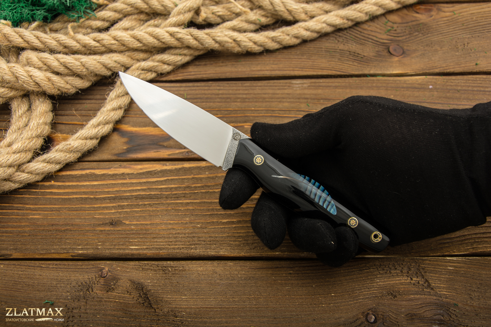 Нож Стинг М с формованными ножнами (N690, Накладки композит «Перо»)