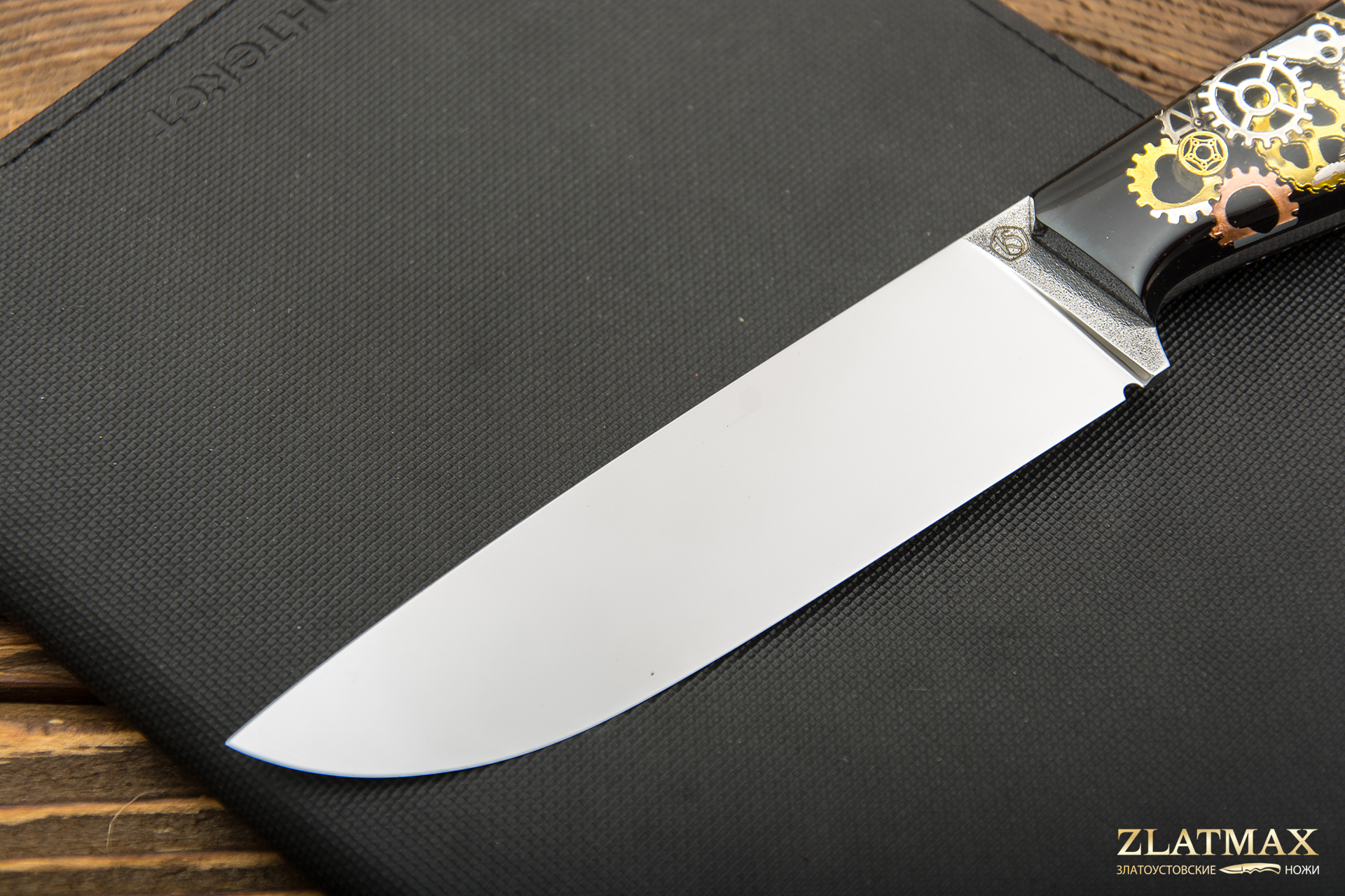 Нож Ривер (N690, Накладки композит «Шестерни», Полировка клинка)