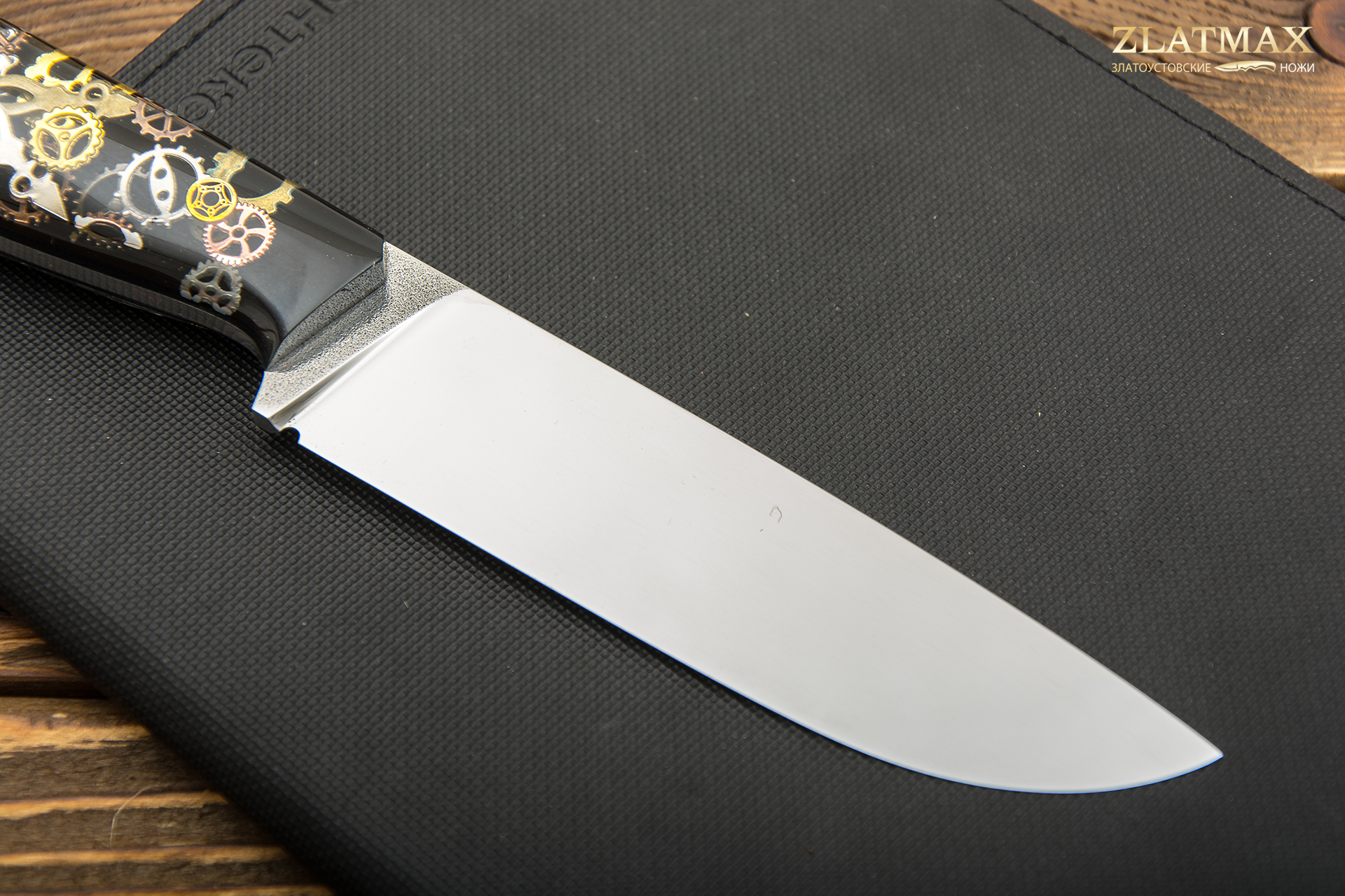 Нож Ривер (N690, Накладки композит «Шестерни», Полировка клинка)
