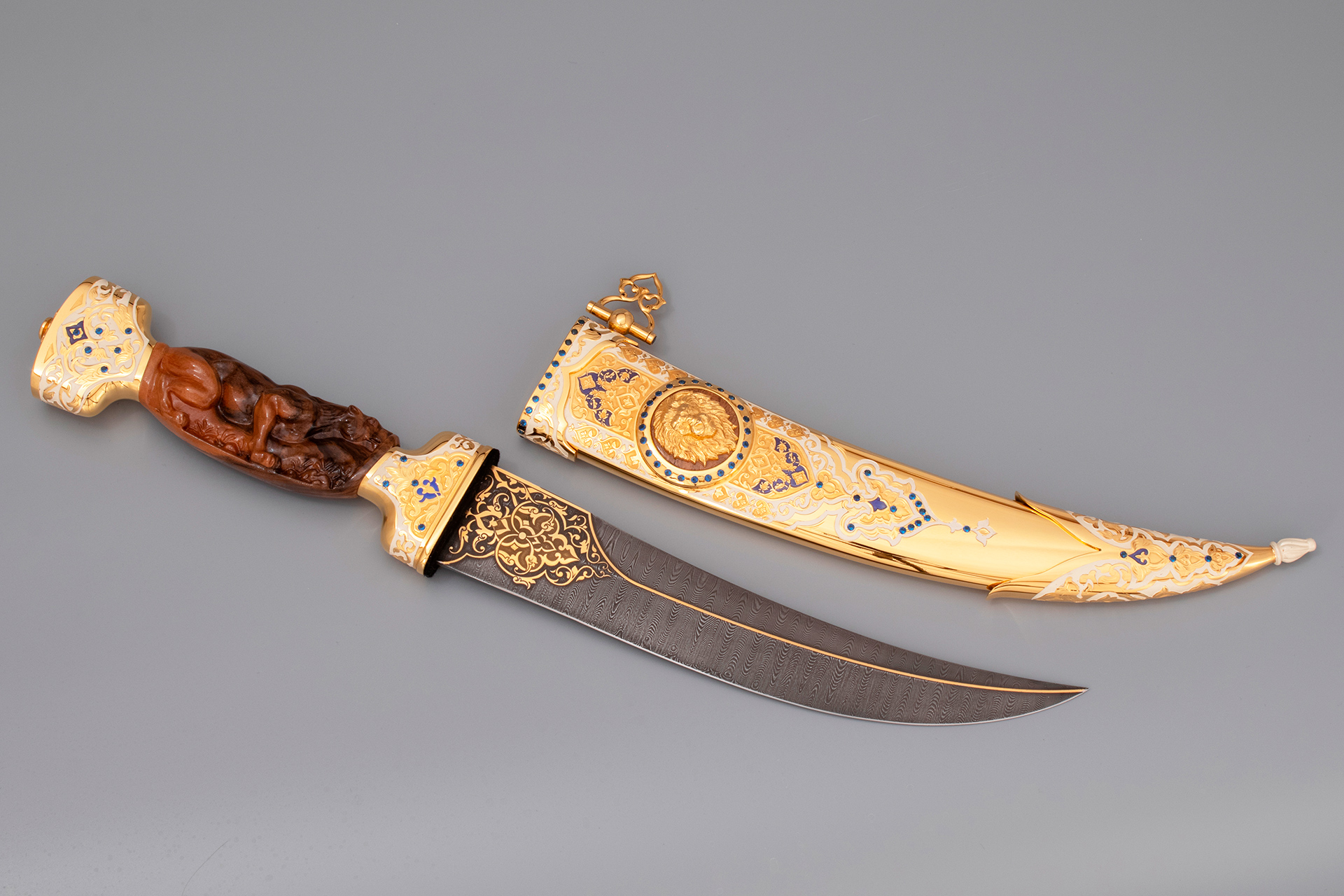 Эксклюзивный нож ЦМ Дикая львица (Дамаск, Украшенная, Золочение)